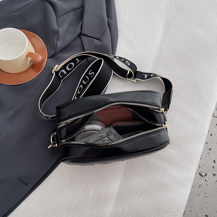 Bolsos pequeños de color sólido de moda europea y americana para mujer 2024 nueva primavera y verano retro casual pequeño bolso cuadrado bolso de mensajero de alta calidad