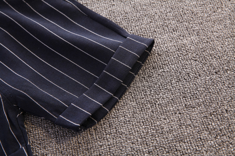 竖条领结背带套装