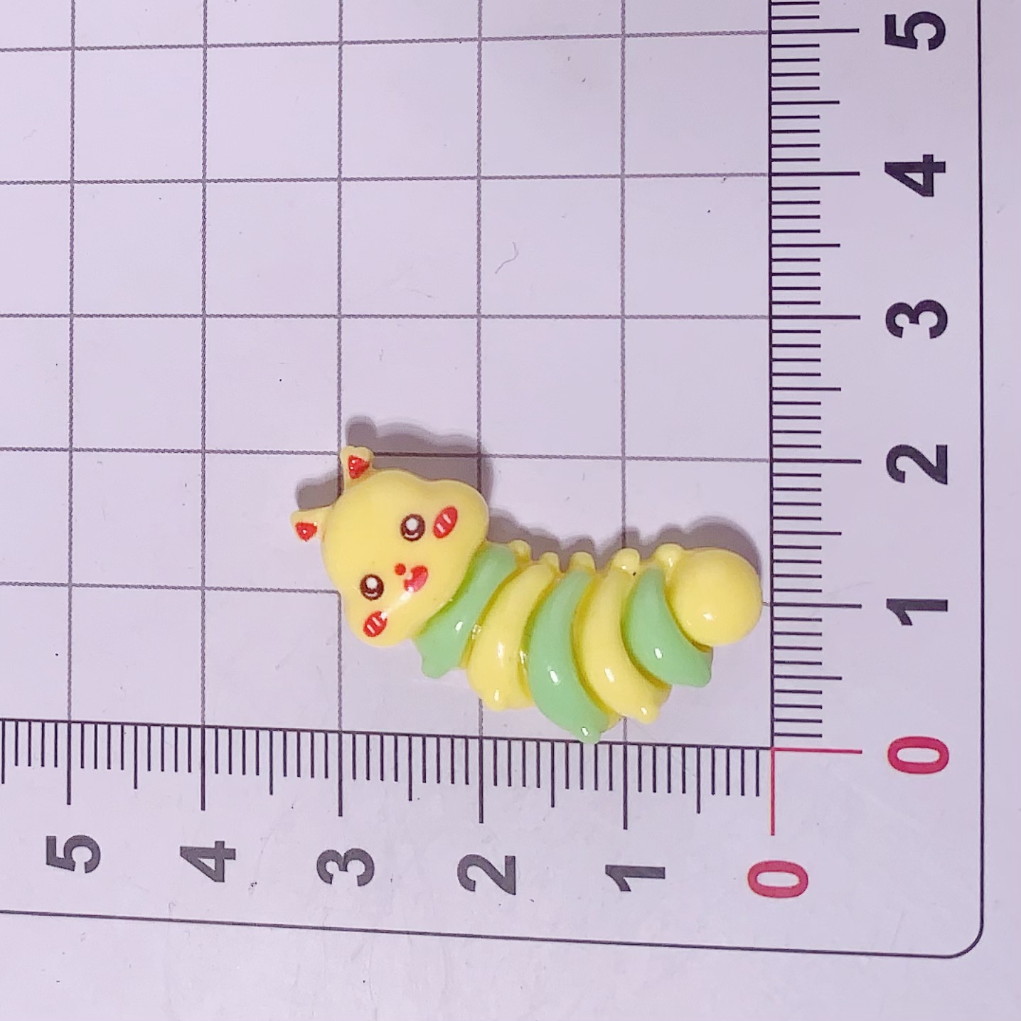 Caricatura brillante cara de simulación de oruga accesorios de resina diy caja de teléfono móvil clip de pelo botón de zapatos cable de datos taza de agua paquete de material