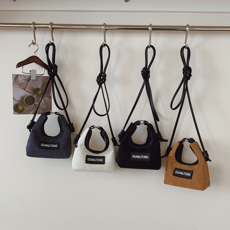 Bolso de niña de color sólido coreano lindo mini mochila de bebé otoño invierno nuevo bolso de hombro para niños de lana