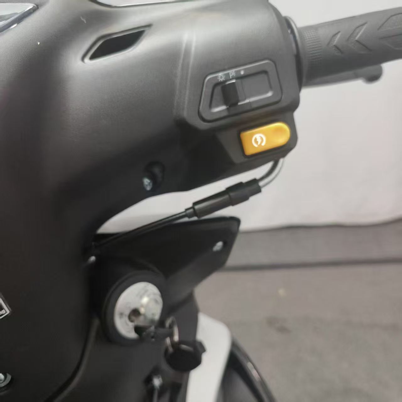 High-Speed Two-Wheeled Electric Vehicle, Electric Motorcycle, Takeaway Long-Distance Running King, Mountainous Area High-Power Climbing King Motorcycle