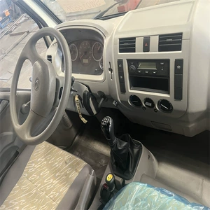 Foton 3 tonluq, 5 kubmetrlik, Isuzu Jiangling özüboşaldan yük maşını.