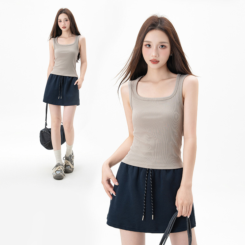 Lyocell Square-Neck Wide-Strap Camisole for Women, New Summer Style, Suitable for Layering or Wearing Alone, Conceals Side Breasts, Low-Neck Slim-Fit Top Lyocell Square-Neck Wide-Strap Camisole for Women, New Summer Style, Suitable for Layering or Wearing Alone, Conceals Side Breasts, Low-Neck Slim-Fit Top