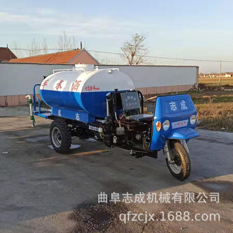 农用柴油洒水车 机动三轮雾炮车 2方水罐喷洒车价格