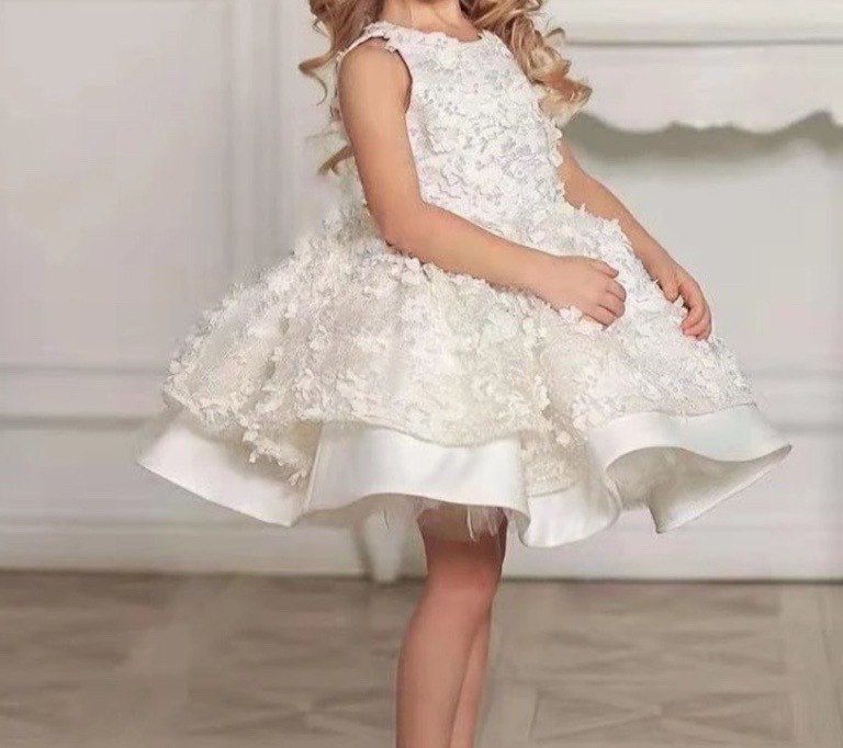 Mutter & Kind Mädchen Langarm Prinzessinnenkleid Silbergrauer Tüll Handappliziertes Blumenmuster Festliches Kleid für Kleinkinder_voghion.com
