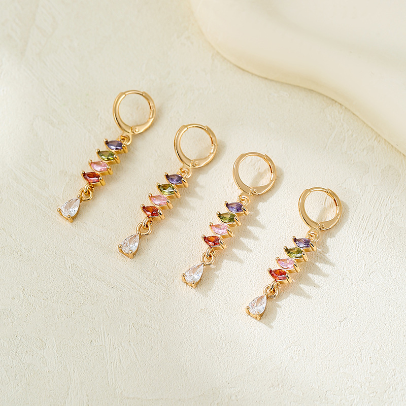 Amazon Hot Sale Zircon de color irregular botón de bordillo único diseño de nicho ligero de lujo minimalista