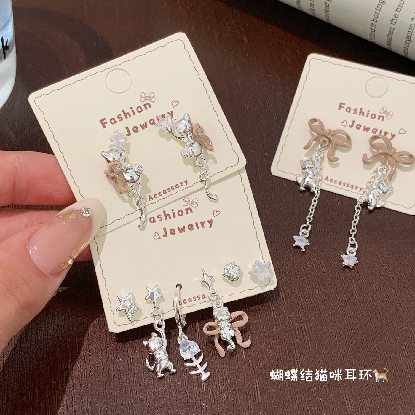 Cartoon cute earrings with bow