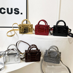 2024 Summer Fresh Minimalist Small Crossbody Bag with Korean Style, Net Red Single Shoulder Bag, Versatile Simple Small Square Bag