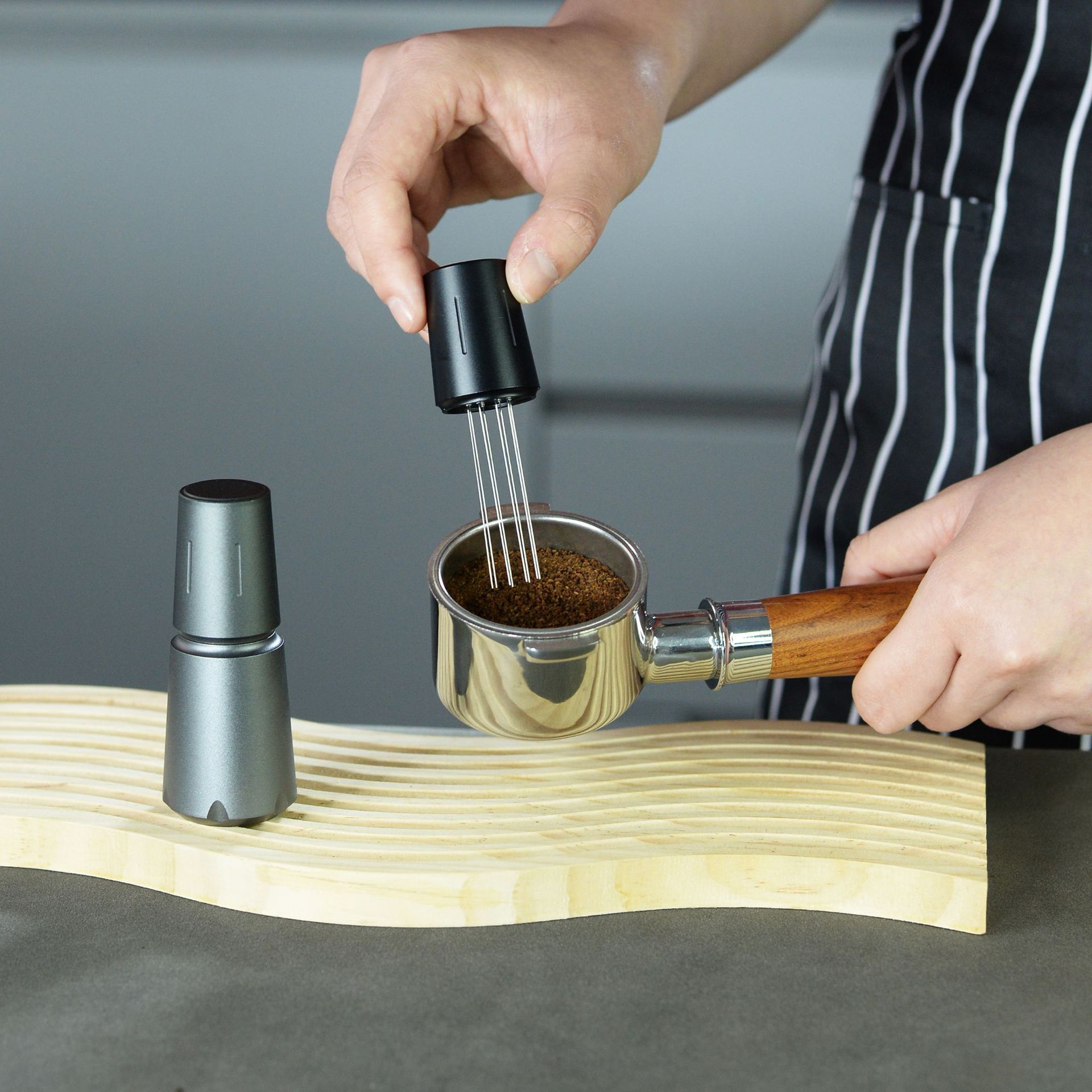 Nueva licuadora de la aguja del polvo flojo del café del acero inoxidable con la base que empareja el dispositivo uniforme del polvo del paño de la aguja de la extracción