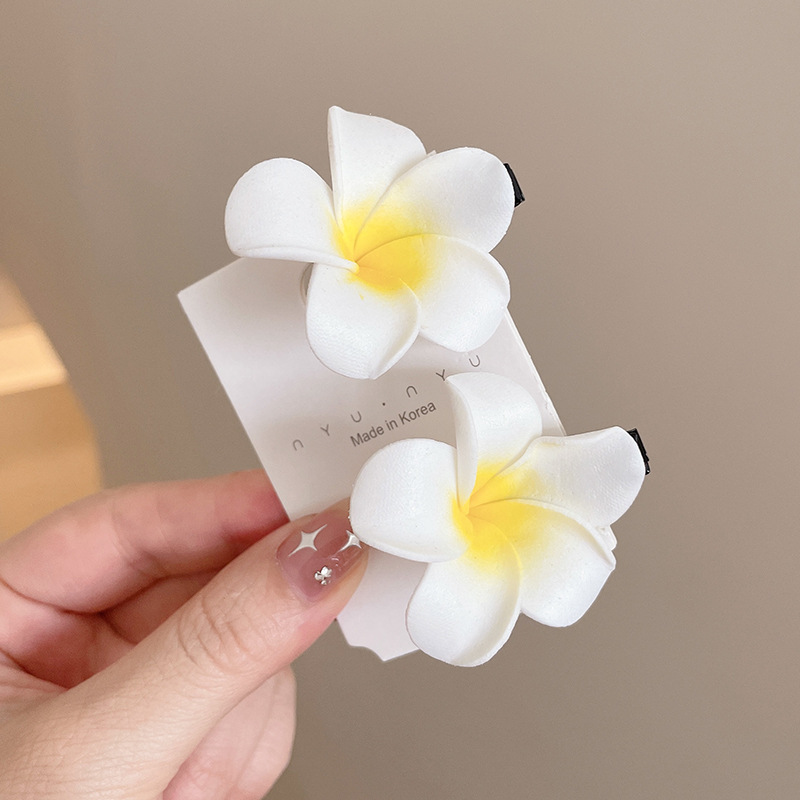 Huevo flor clip lateral clip lateral de alta calidad mujer 2025 nuevo tocado de cabello de flores de playa clip de flores de tamaño grande