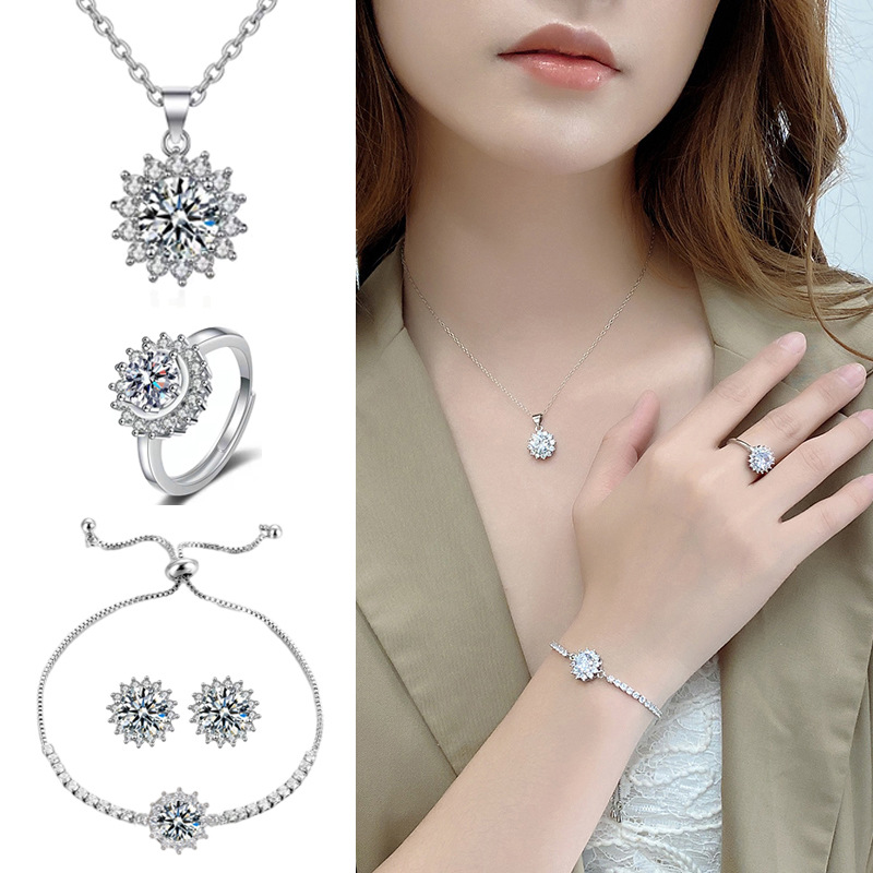Jewelry solar-powered