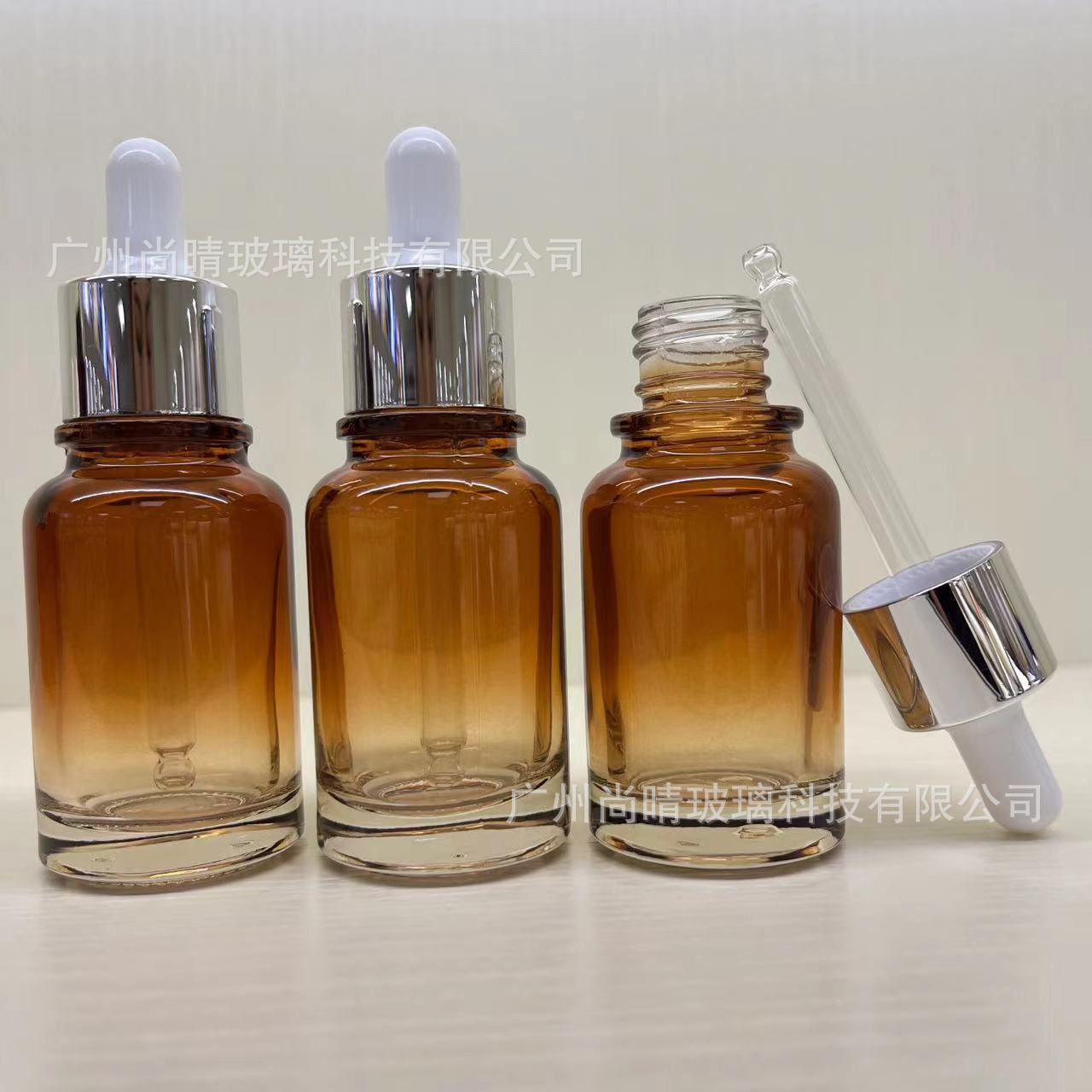 Fábrica en stock al por mayor cilíndrica de fondo grueso botella de aceite esencial botella cosmética 30ml cuentagotas transparente portátil de viaje sub-botella