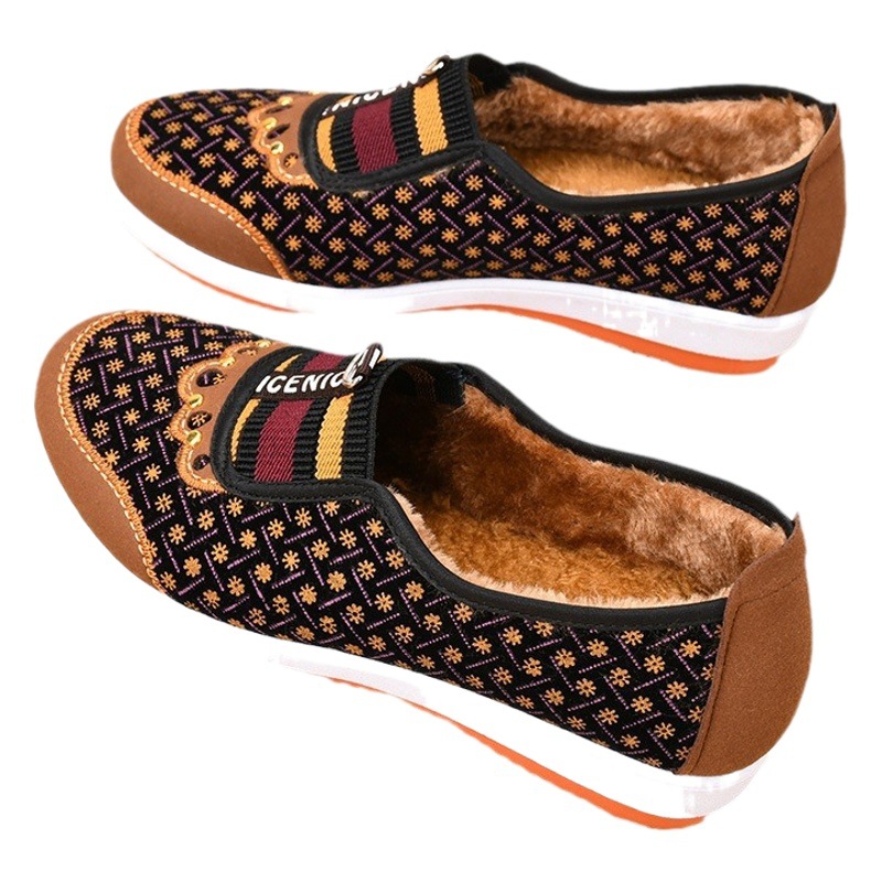 Zapatos viejos de tela de Beijing zapatos viejos de algodón para mujer zapatos bajos de invierno zapatos de Madre de mediana edad y ancianos engrosados cálidos dos de algodón para mujer al por mayor cero