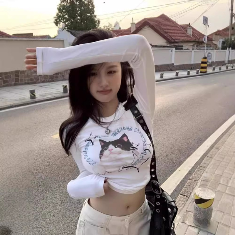 アメリカのギャル長袖の底の上着の2024春秋の新型のプリントの猫の正肩の丸首のtシャツは身を修めるのがやせています。|undefined