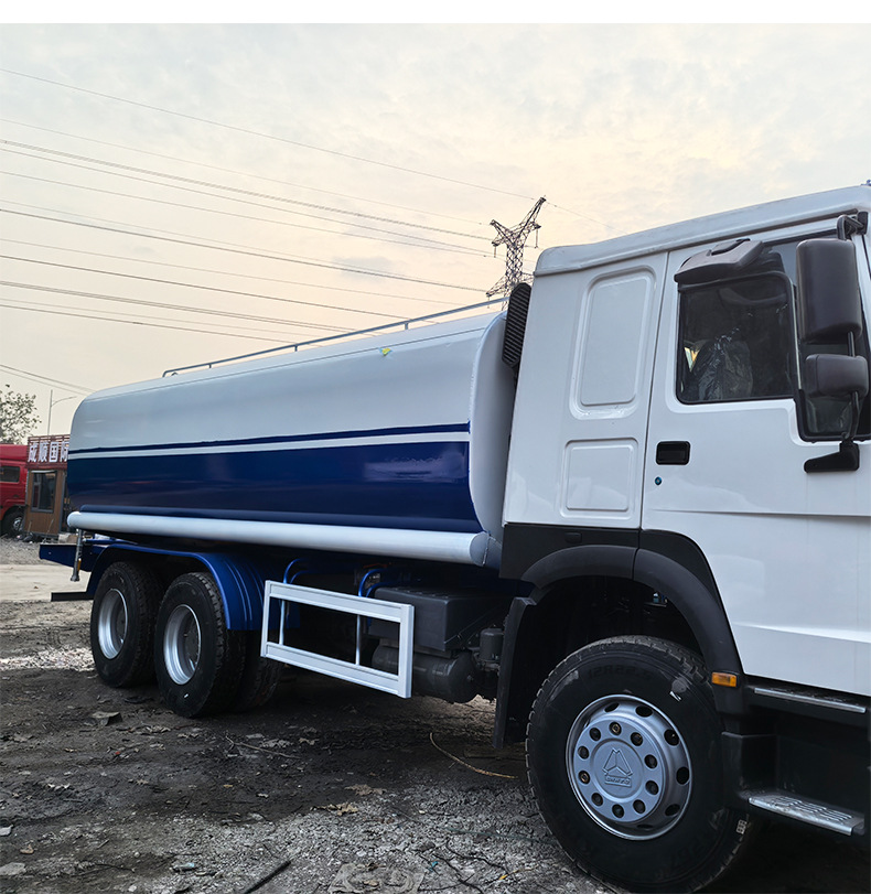 Sinotruk Howo Sprinkler Truck for Municipal Sanitation, Used 371-Horsepower Howo Dust Removal Spray Truck