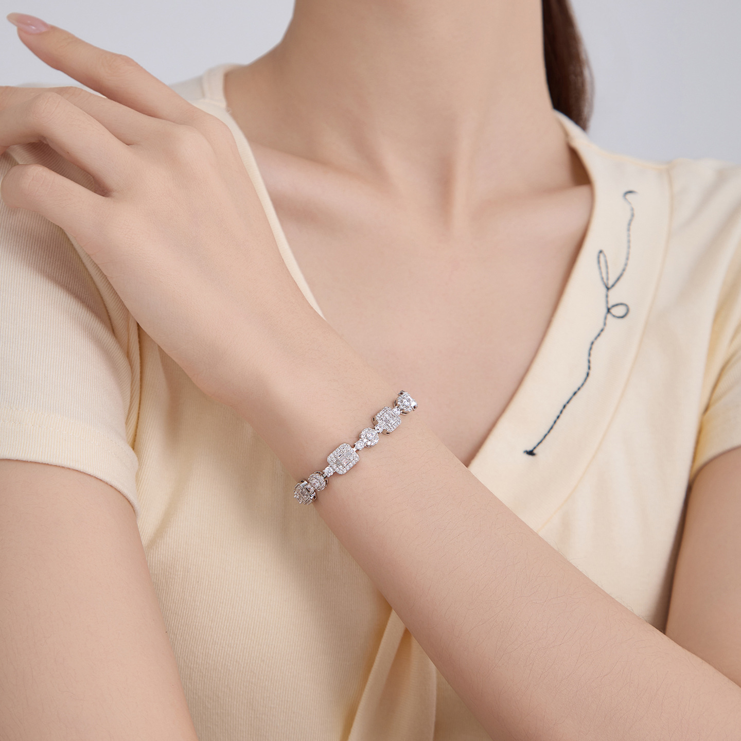 Xuping moda europea y americana transfronteriza geométrica cuadrilátera redonda empalmada pulsera aleación de cobre ligera de lujo temperamento joyería de brazaletes