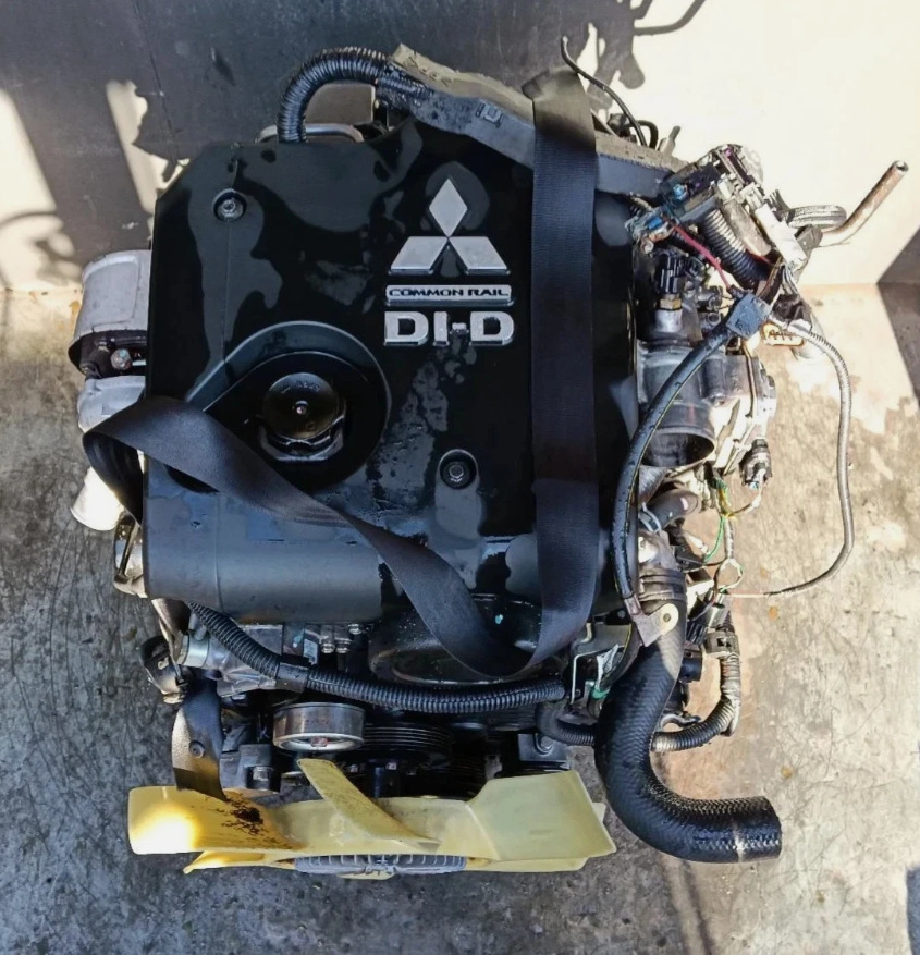 TRITON L200 MN Engine 2.5L turbo diesel 4D56 4-CYLINDER used Mitsubishi