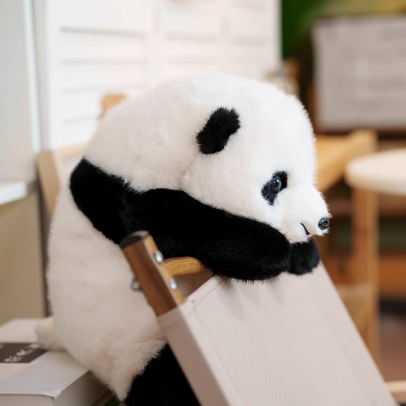 Venta al por mayor lindo mono panda peluche muñeca muñeca sosteniendo almohada para dormir regalo de cumpleaños para niñas