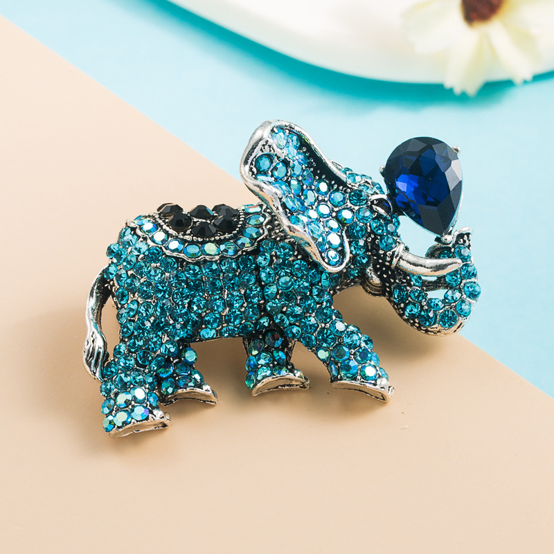 Europe and America fashion brand new design alloy Diamond elephant Sternum Brooch senior Trend temperament Brooch With accessories