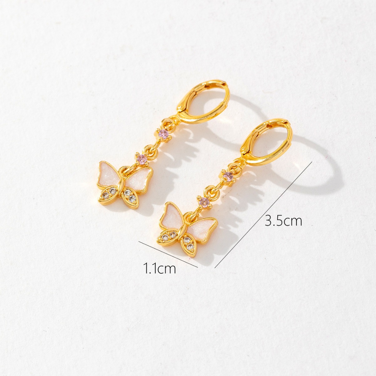 Xiyin Cross-border Nicholls diseño único de lujo ligero estilo de mariposa estilo de bisel aretes frescos