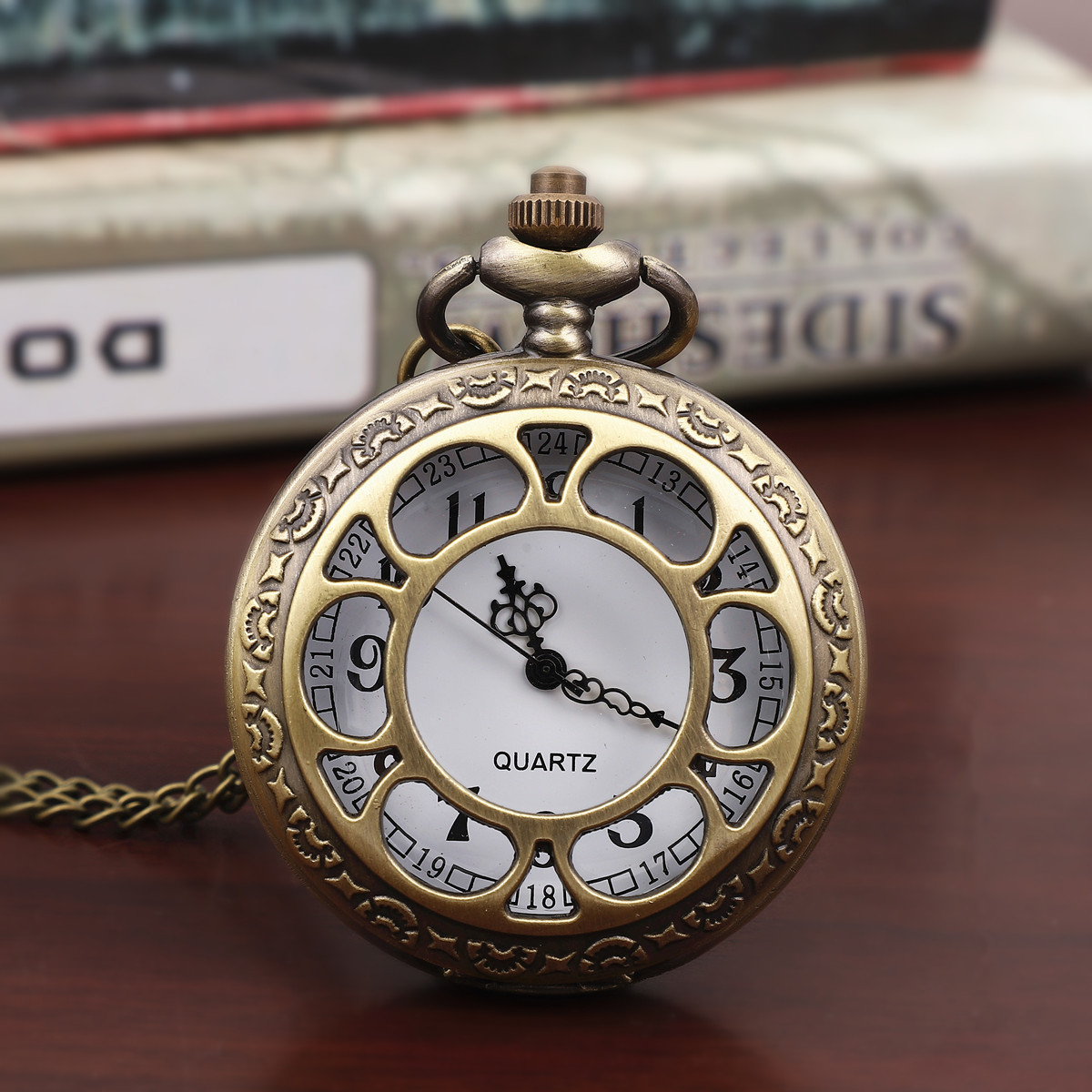 Wholesale Vintage Pointer Old Quartz Watch Hollow Petals Spider Web Pocket Watch Hanging Watch Flip Retro Necklace Pocket Watch