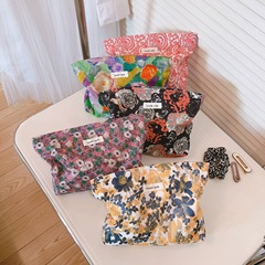 Vintage Floral Designer Makeup Bag Cotton Wash Bag for Cosmetics and Skincare with Large Capacity Zipper Handbag