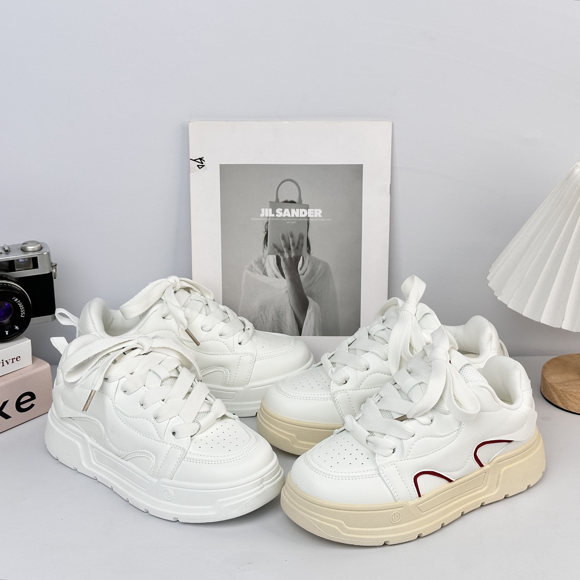 Zapatos de suela gruesa de larga onda para mujeres 2025 nuevos zapatos de pan de nicho de otoño versátiles zapatos deportivos casuales pequeños zapatos blancos