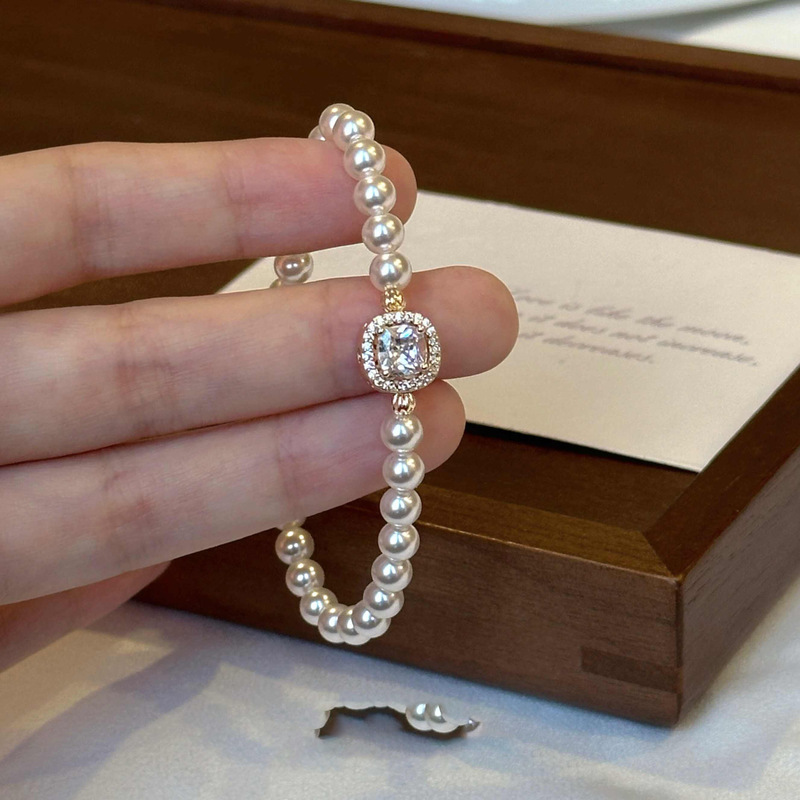French-Style Sparkling Small Sugar Cube Swarovski Pearl Bracelet, Fashionable and Versatile, Full of Diamonds, Light Luxury, High-End Jewelry French-Style Sparkling Small Sugar Cube Swarovski Pearl Bracelet, Fashionable and Versatile, Full of Diamonds, Light Luxury, High-End Jewelry