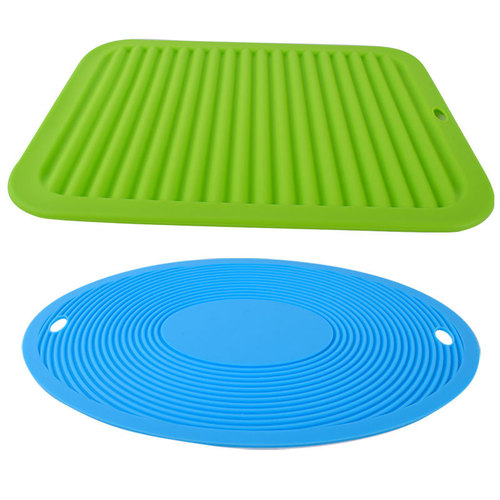 Oval wavy silicone heat insulation mat, non-slip and anti-scalding cup, dining table coaster, dish mat, silicone tableware filter pad