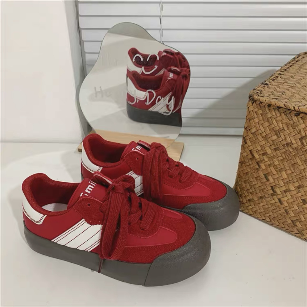 Zapatos de entrenamiento de mujeres de gran tamaño de Yuanyang Bo, superfuego, otoño de 2025, nuevos zapatos de skate casuales ligeros de estilo universal.