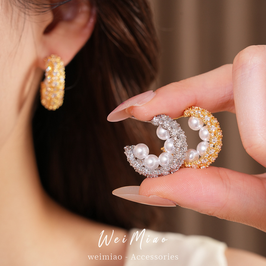 Agujas de plata zircon perlas en forma de C temperamento palacio exquisitos pendientes de nicho ligero de lujo alta sensación de auriculares al por mayor