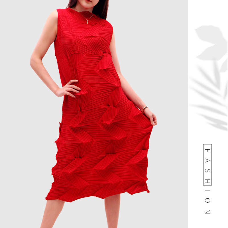 High-Quality Issey Miyake Pleated Dress, New Simple Style, Slimming and Flattering, Japanese and Korean Style, Elegant Sleeveless Long Dress