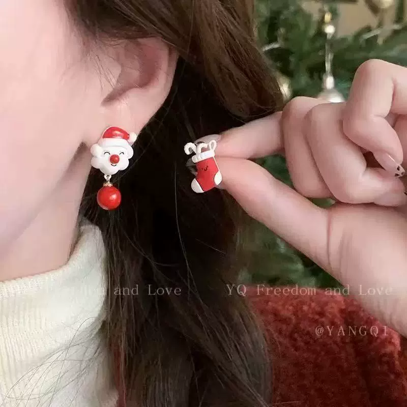 Asymmetrical Earrings, European Style for Elderly, Christmas Motifs, Lightweight 10 cm