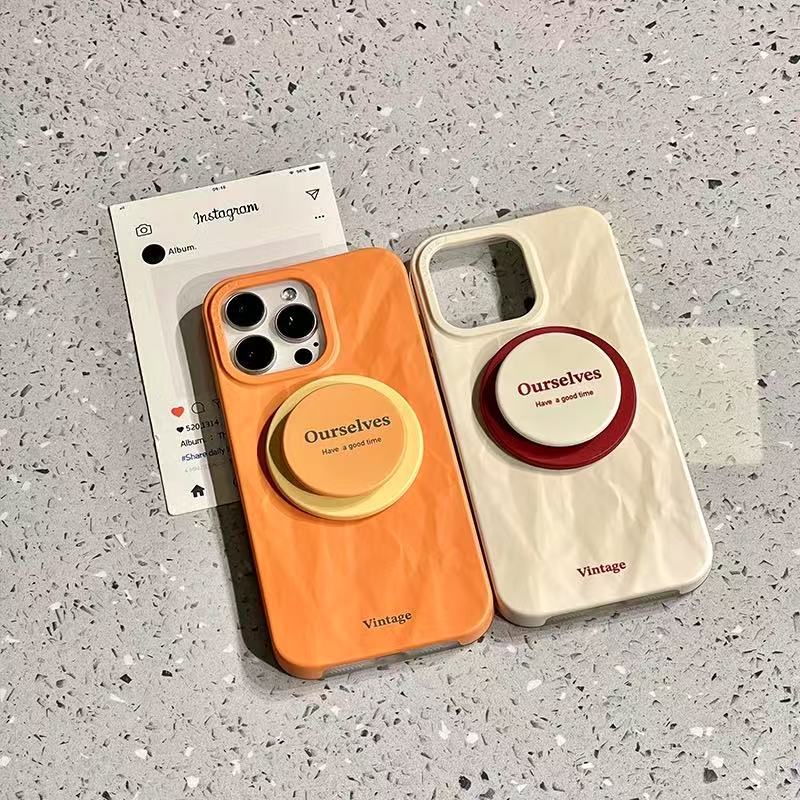 Soporte magnético plisado inglés simple para iPhone16ProMax funda para teléfono móvil 14 Apple 15 pareja 13 nuevo