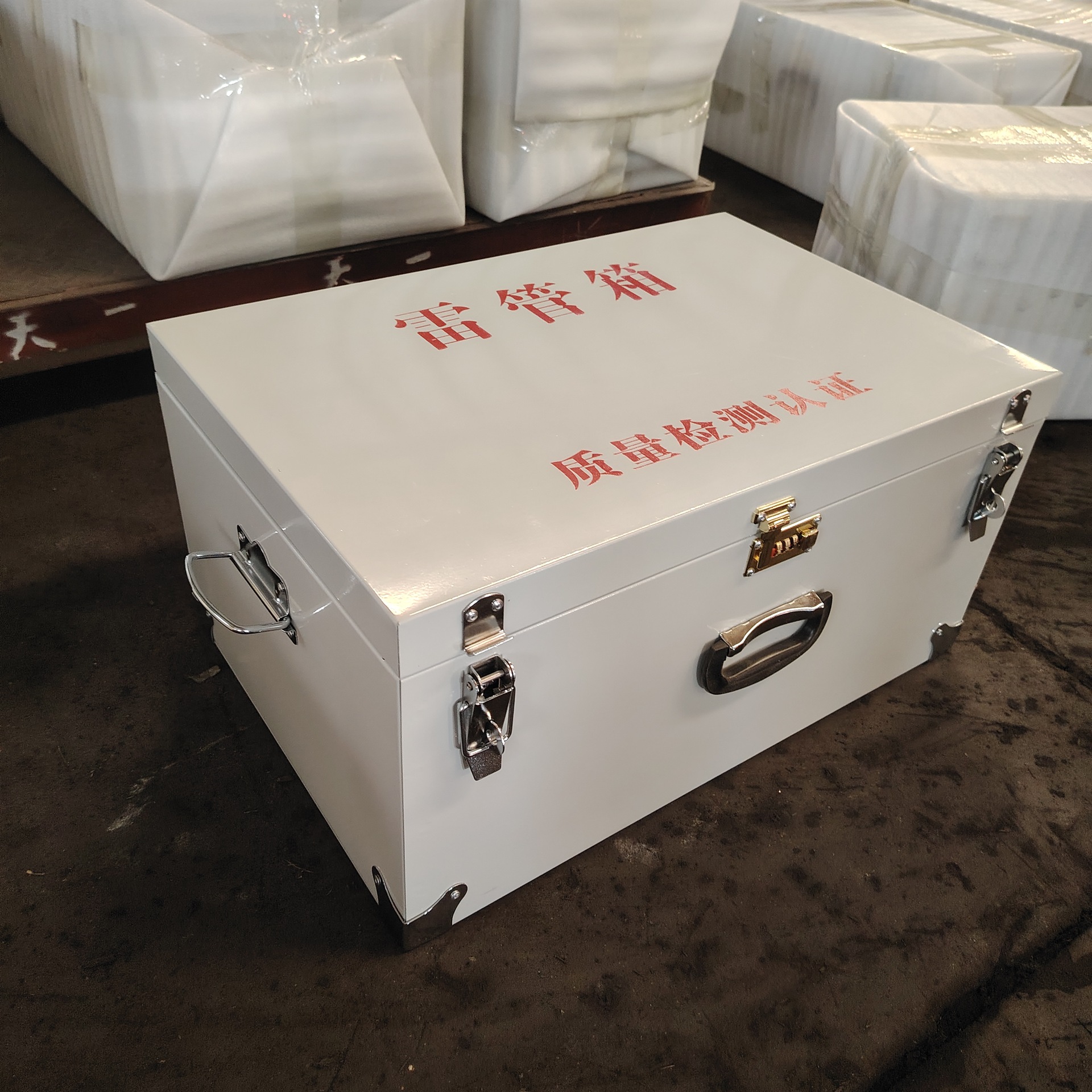 齐鲁邦泰民爆作业箱 数码雷管箱爆破专用设备100~200发雷管箱现货