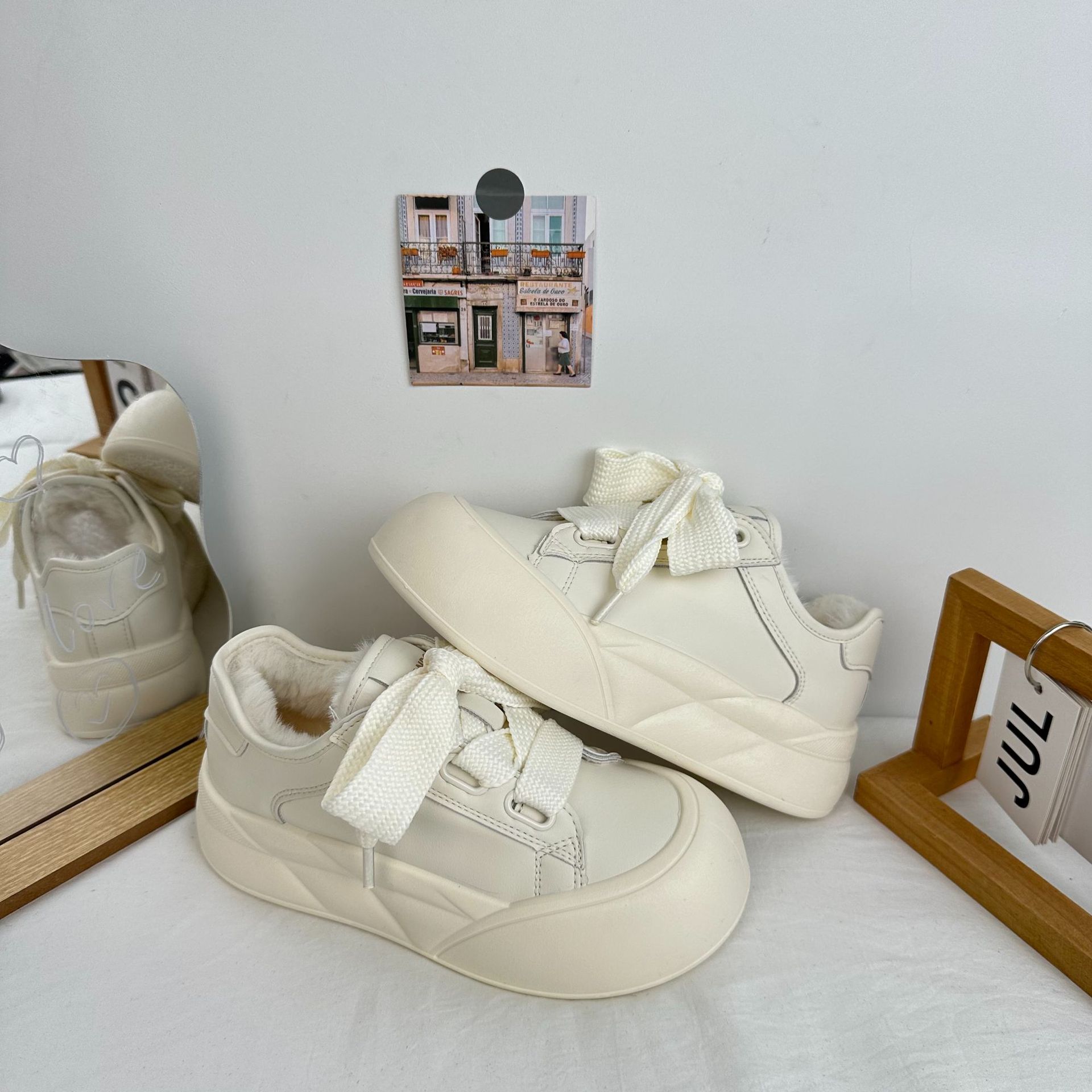 Zapatos de skate cálidos de fondo grueso de ondas distantes, zapatos blancos de mujer, zapatos de invierno coreanos de nicho, zapatos de mujer