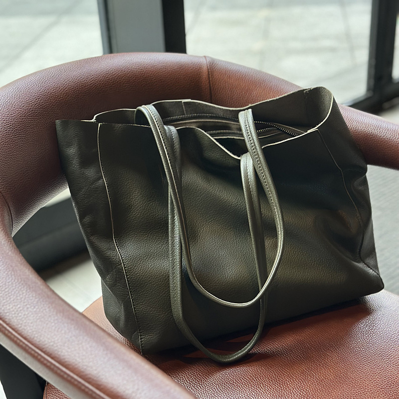2024秋冬モデル 一層牛革製 大容量ショッピングバッグ 本革レディースバッグ カジュアル シンプル トートバッグ マザーズバッグ 軽量