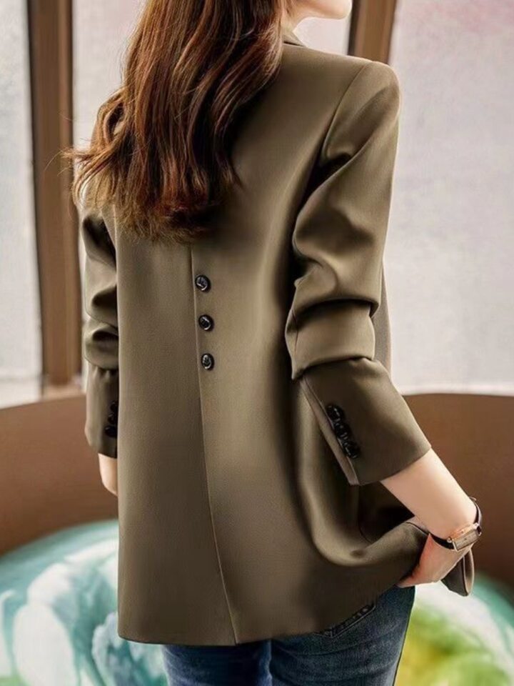 Áo vest nữ dáng suông cổ vest tay dài phong cách thanh lịch — Màu kaki, màu trắng nhạt, màu đen, Chất liệu chần bông dày màu kaki