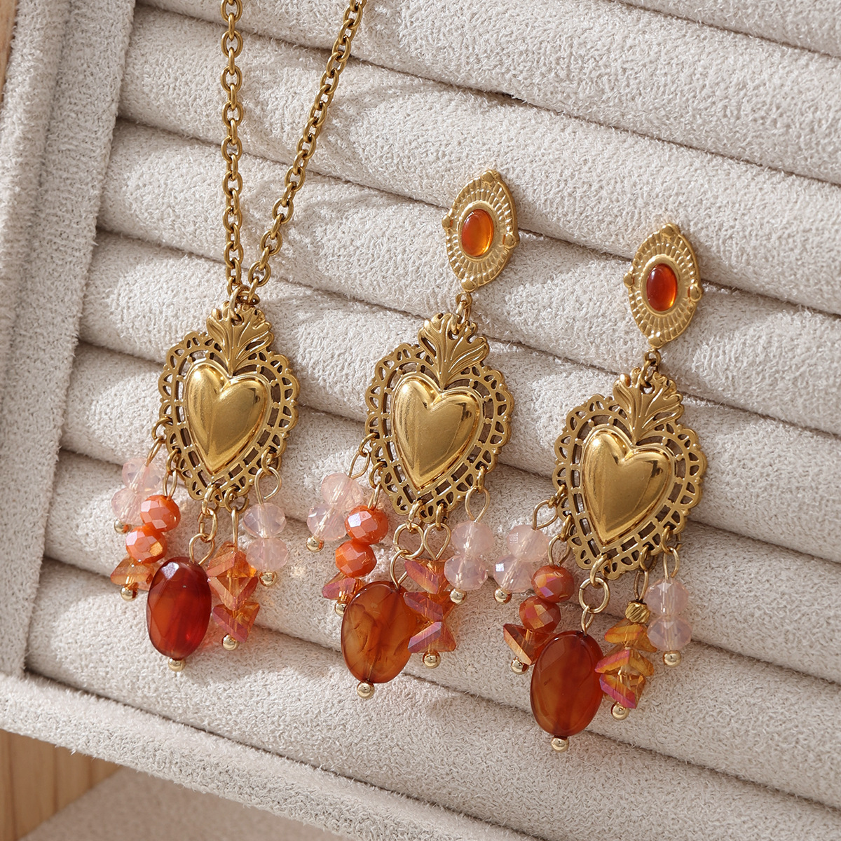Collar de acero inoxidable para mujeres no se desvanece transfronterizamente, pendientes de borda de amor para mujeres de alta calidad transfronterizas.