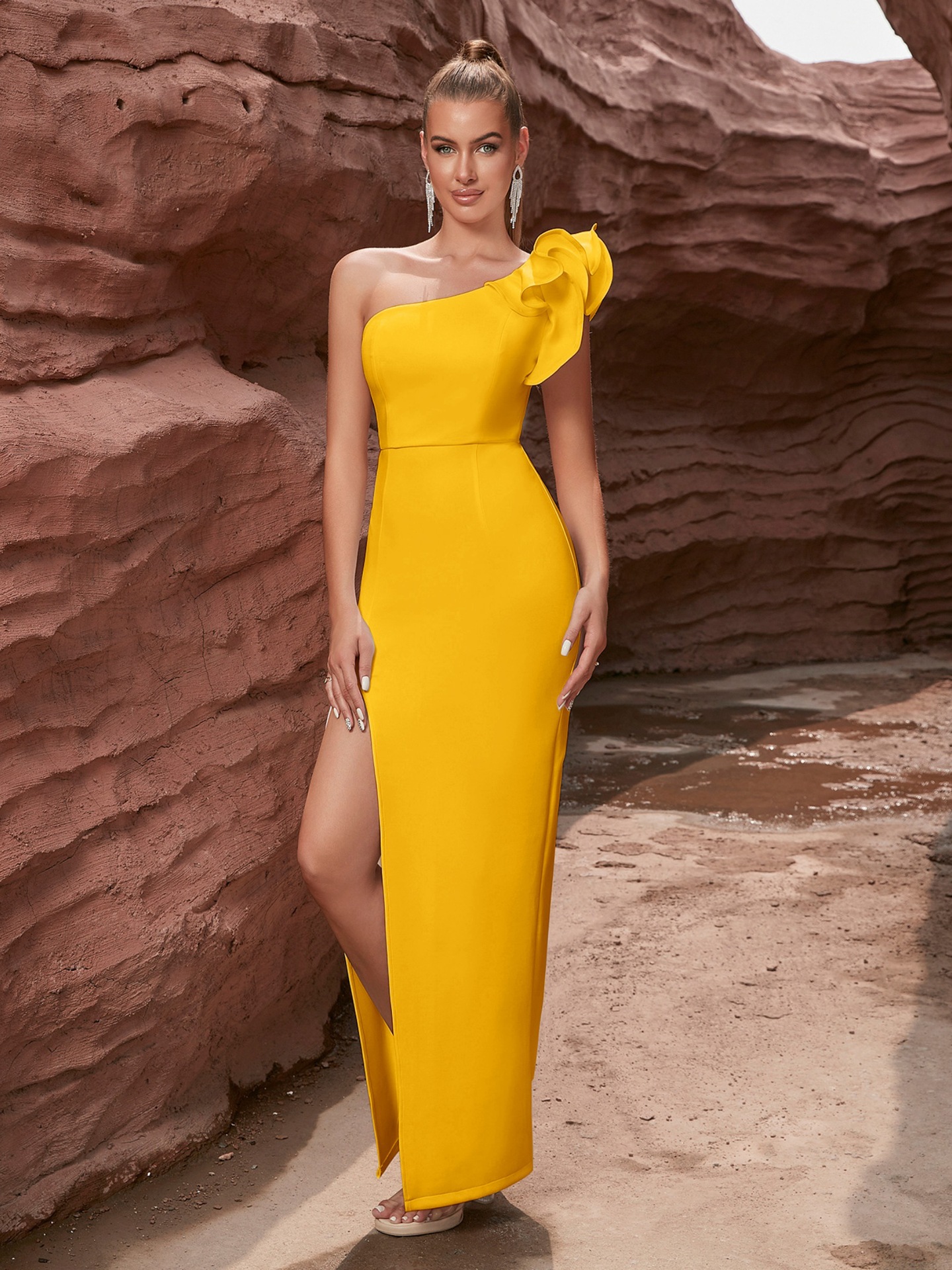 Nuevo estilo transfronterizo de lujo ligero con volantes diseño de un solo hombro vestido de noche dividido delgado vestido sexy dress