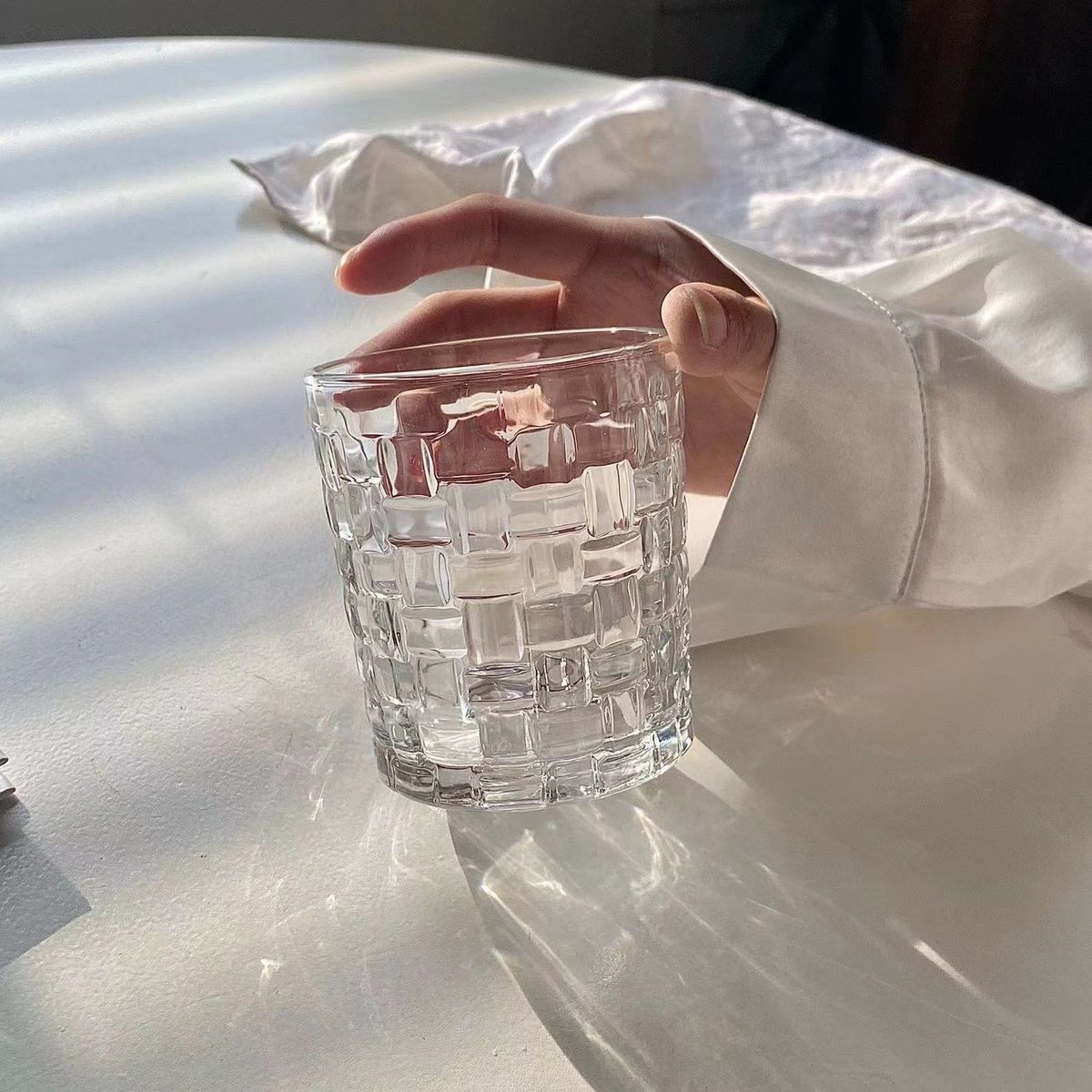 Taza de vidrio en relieve de ratán Taza tejida creativa Taza de agua en relieve para el hogar de bosque fresco Taza de bebida fría de café de jugo