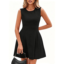 �W�����QŮ�b�羳����վ���� �ļ��B��ȹŮ�o��A�I�̄����e��ȹ