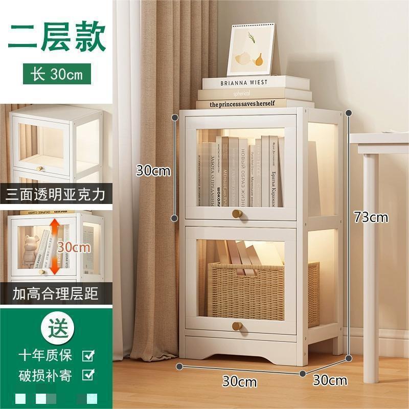 本棚の棚が床に落ちた小さな戸棚の客間は壁に寄りかかって本棚を縫う30センチの狭い戸棚にドア付きロッカーを持って郵便する|undefined