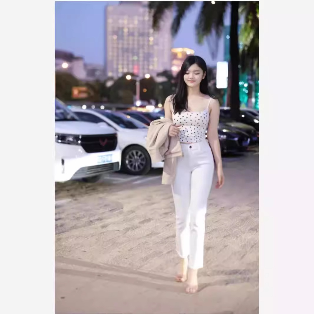 2025春季新款弹力白色牛仔裤梨形身材修身显瘦毛边裤脚开叉长裤