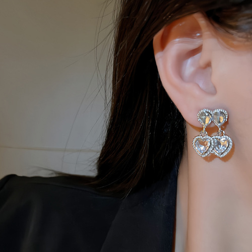 Zhao Lusi Style Double Heart Diamond Stud Earrings for Women Instagram Style High-End Elegance and Personality Earrings for Influencers Retro Ear Accessories