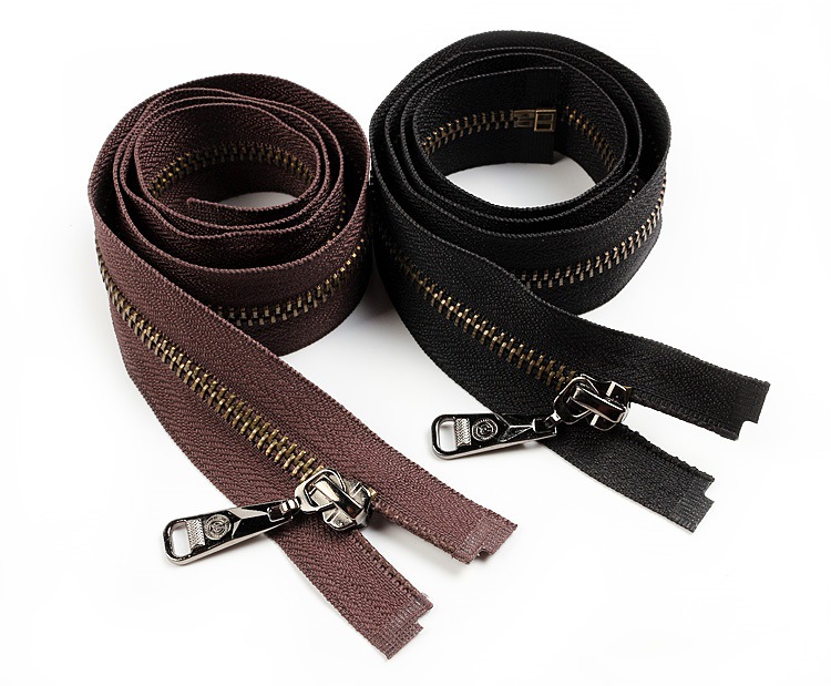 Metal chain with zipper