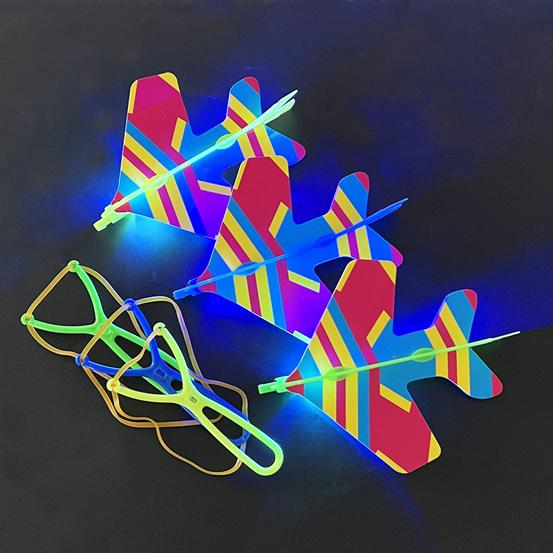 新款弹力发光飞机 DIY带灯回旋弹射飞机 飞天玩具地摊热卖批发