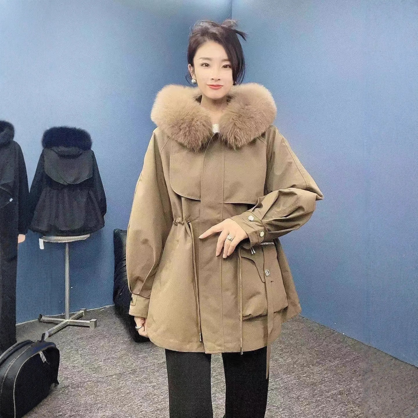 2025新款派克服女短款獭兔毛内胆貉子毛领可拆卸时尚休闲皮草外套
