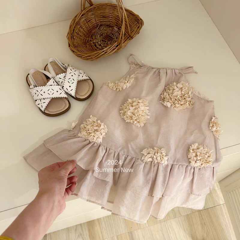 Vestido de verano salado para siete niñas, vestido de princesa de estilo occidental, nuevo cuello colgante de flor tridimensional para niños, falda casual de estilo occidental coreano