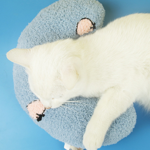 Cat pillow U-shaped small pillow protects cervical spine pet half-moon pillow for deep sleep soft and comfortable pet supplies